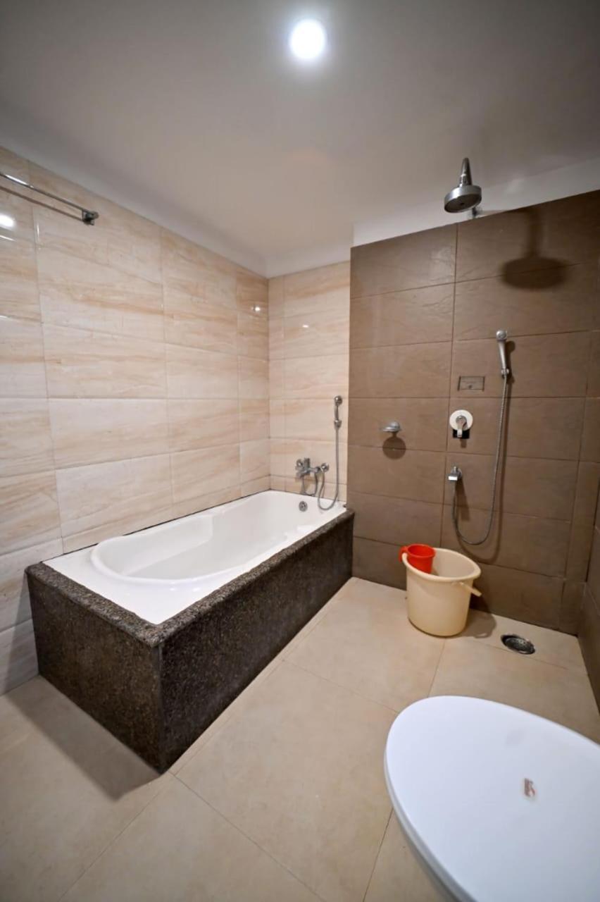 Hotel Prag Continental Guwahati Bagian luar foto