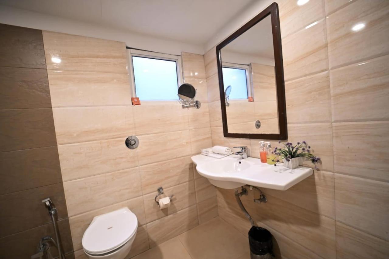 Hotel Prag Continental Guwahati Bagian luar foto