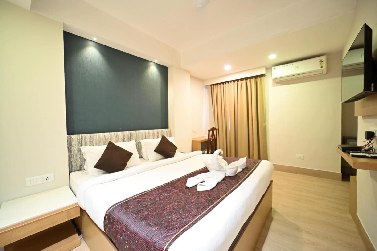 Hotel Prag Continental Guwahati Bagian luar foto
