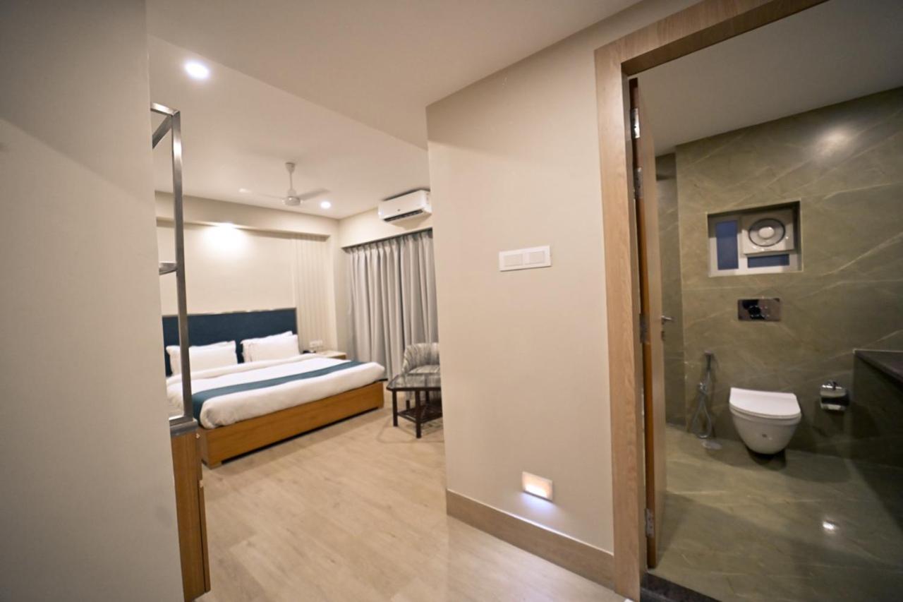 Hotel Prag Continental Guwahati Bagian luar foto