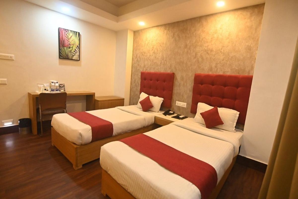 Hotel Prag Continental Guwahati Bagian luar foto