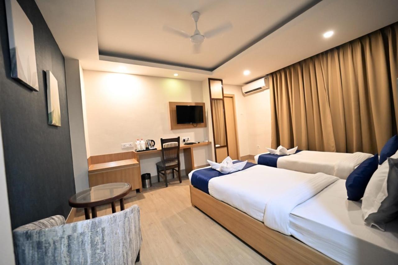 Hotel Prag Continental Guwahati Bagian luar foto