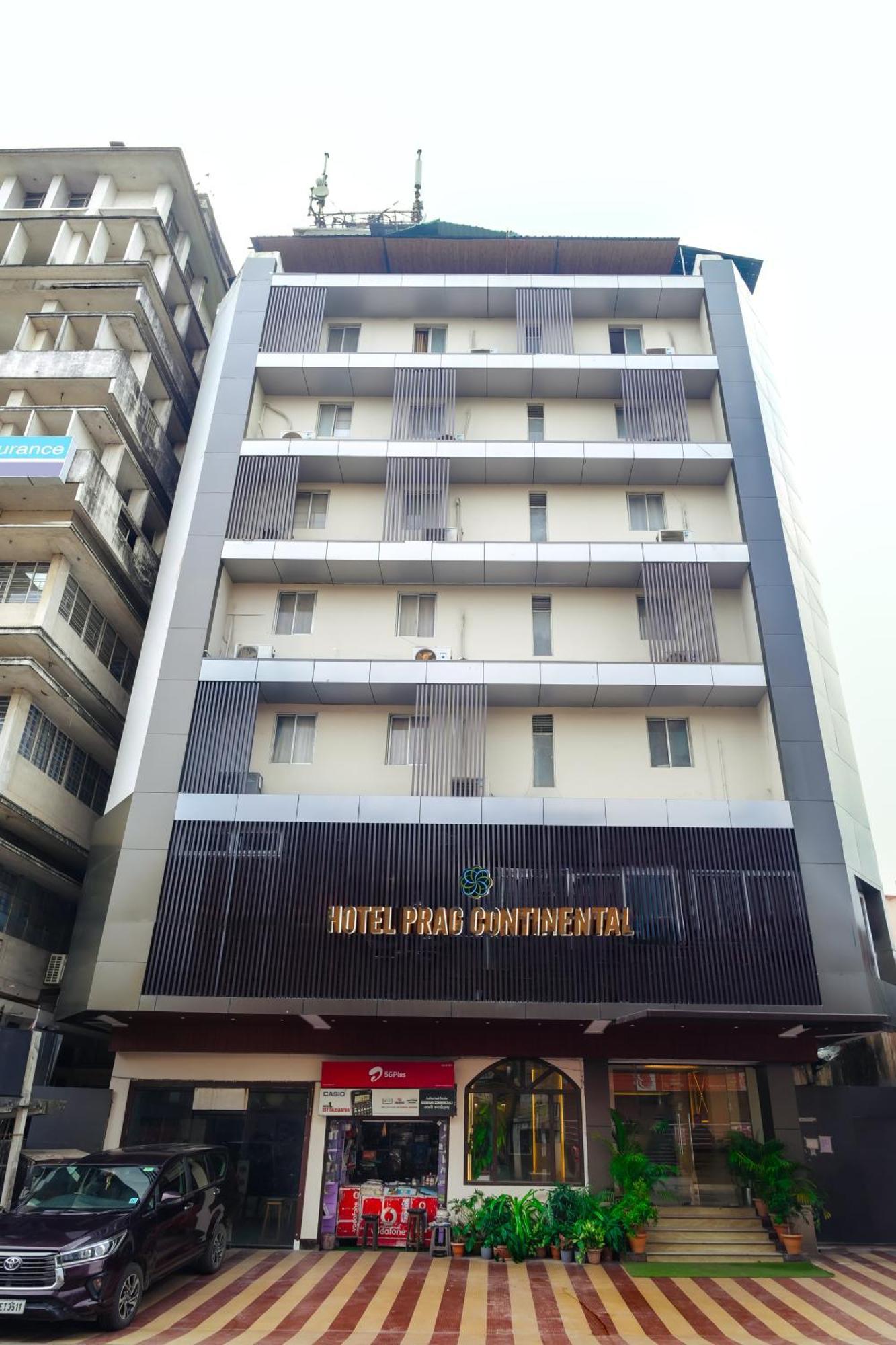 Hotel Prag Continental Guwahati Bagian luar foto